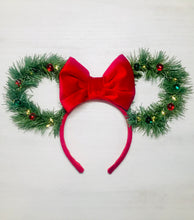 Load image into Gallery viewer, Wreath (light up) Ears
